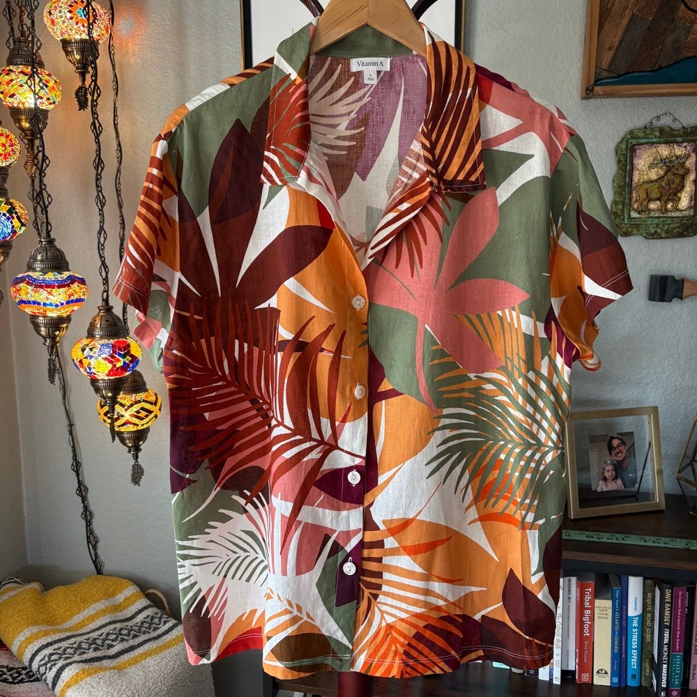 Vitamin A Tropical Linen Blend Button Front Shirt Leafy Resort Aesthetic‎ Size L